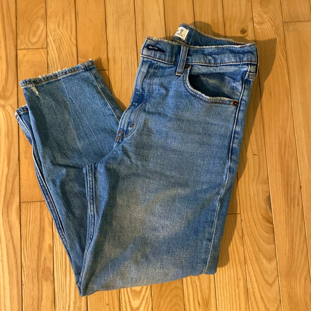 Abercrombie & Fitch Jeans 
Size 28/6S
